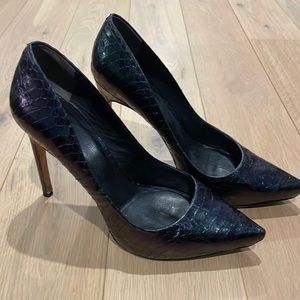 Rachel Roy black faux snakeskin heel. Black - size 11